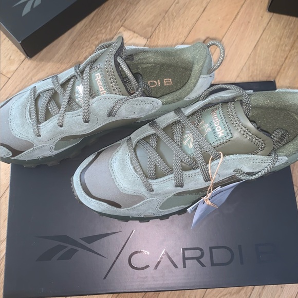 Women’s Reebok x Cardi B - Picture 4 of 5